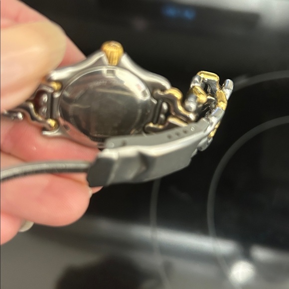 Women’s Tag Heuer gold and silver watch with pearl/white face. - Picture 4 of 8